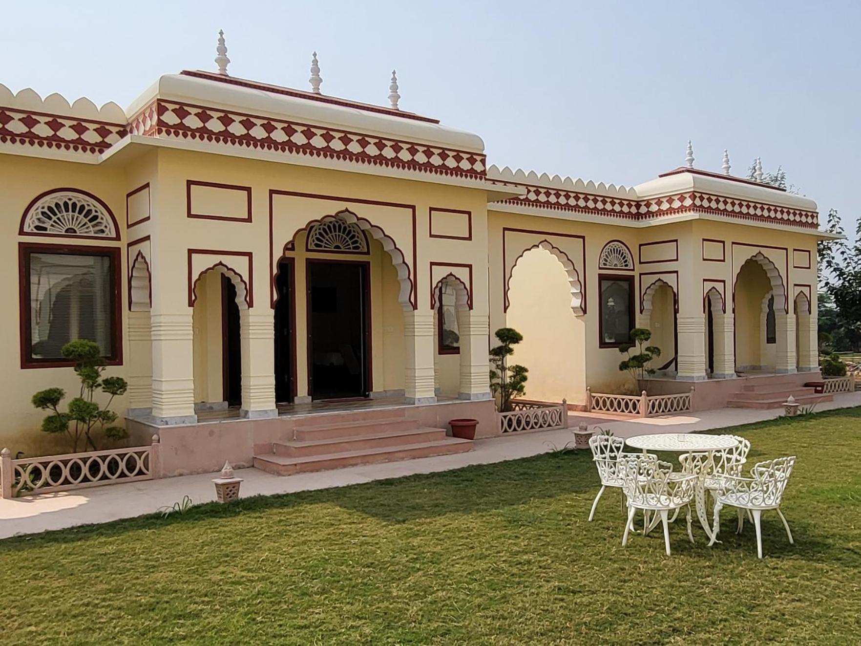 The Grand Barso Hotel Bharatpur Bilik gambar